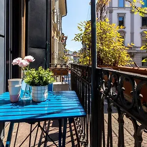 Joivy Charming With Terrace In The Very Heart Of Apartment Milan