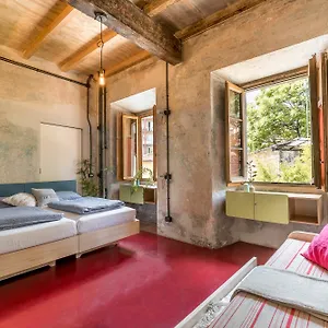 Un Posto A - All'interno Di Cascina Del 700 Milan